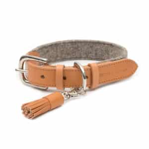 Trendy Camello tassel clip van Mutts & hounds