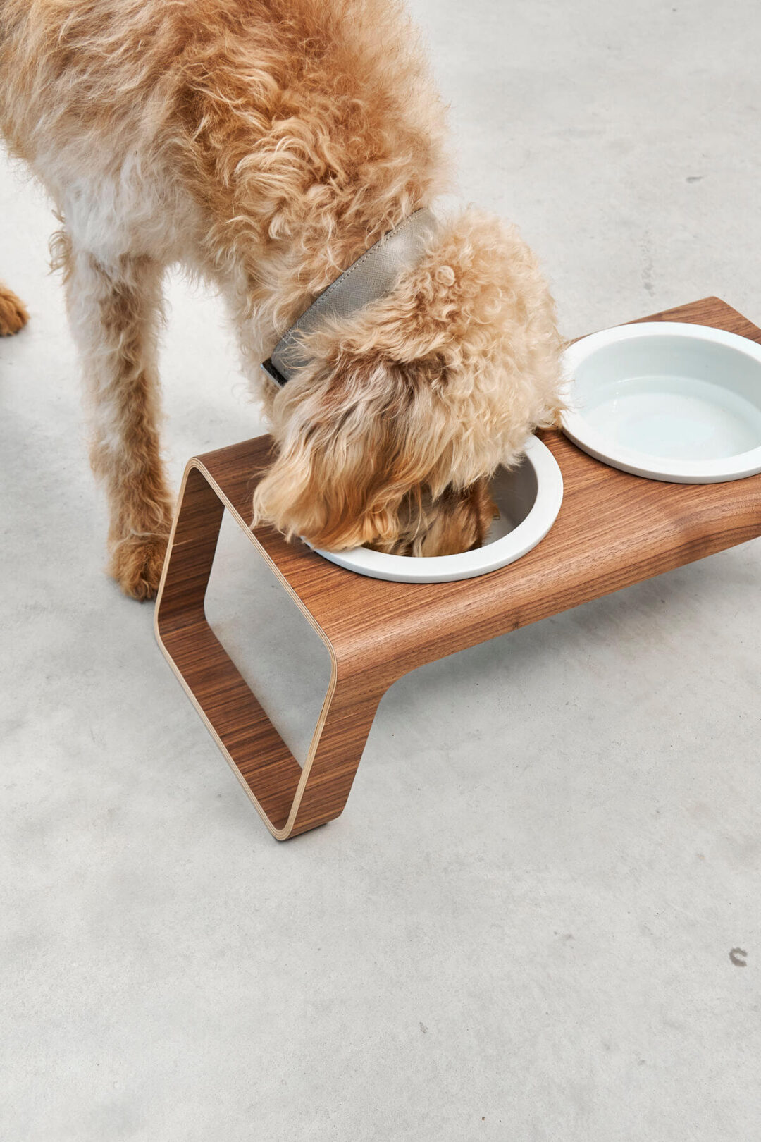 Hondenvoerbak van hout Desco Walnut